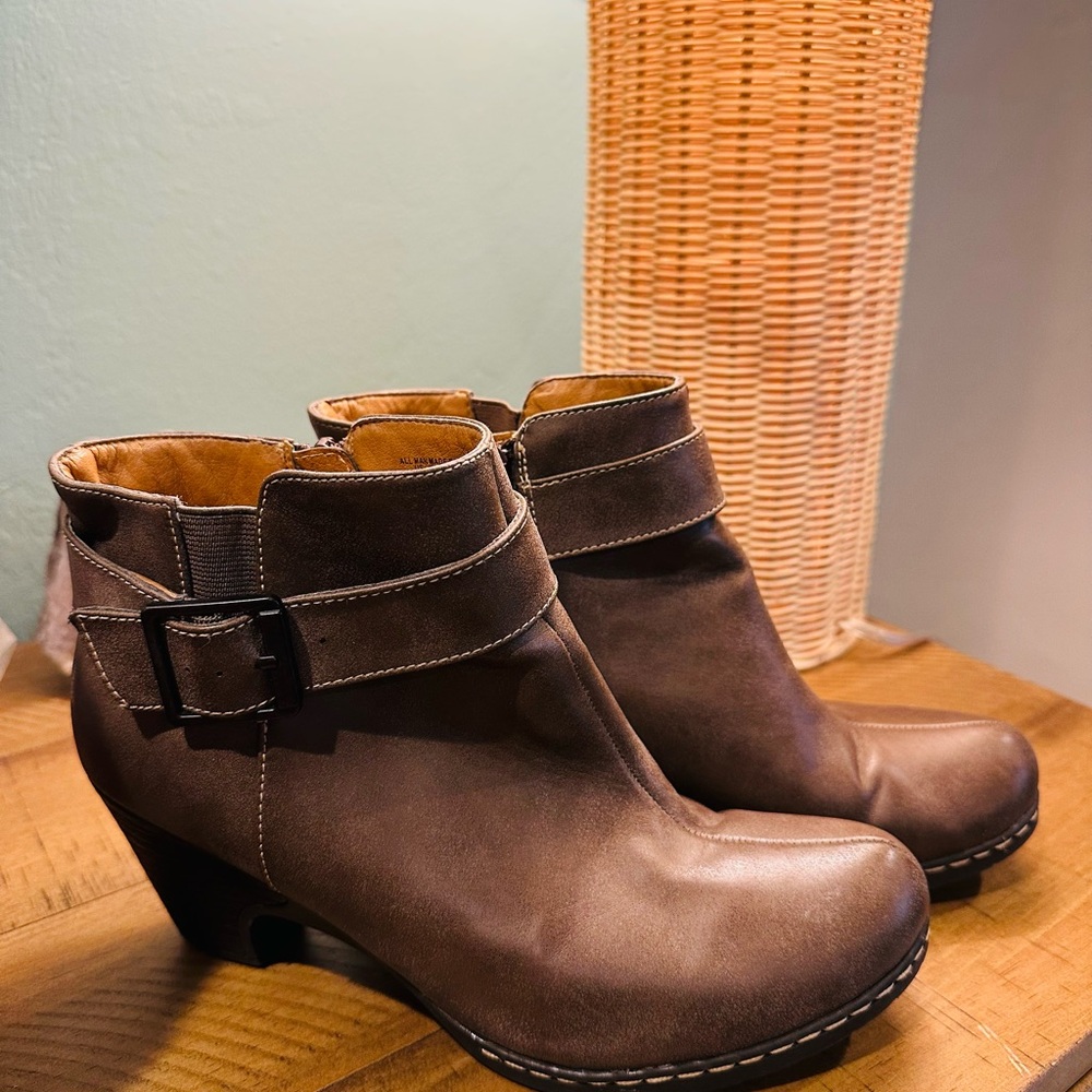 I Love Comfort Brown Ankle Boots Booties Women's Size 8